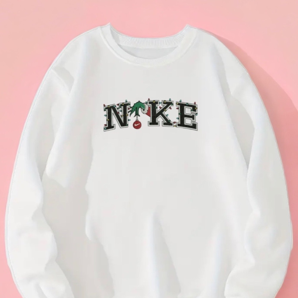 Grinch Nike crewneck 🎄🤍